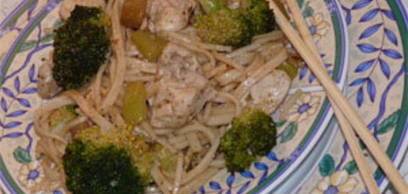 Лапша Нудлес с овощами и куриным мясом