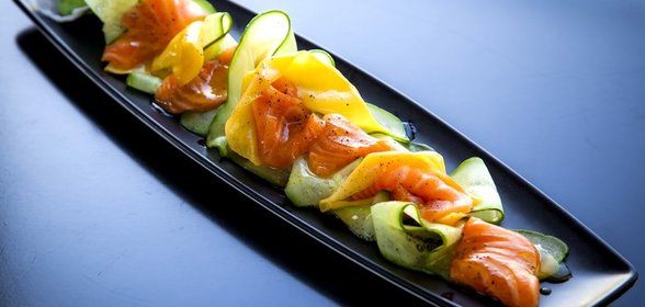 Севиче из лосося с огурцом от шеф-повара Mercedes bar Артема Сергеева