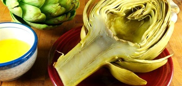 Артишоки с заправкой из лука-шалота, уксуса и оливкового масла