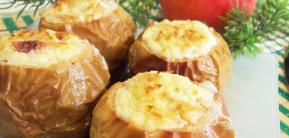 Рулет из яичного омлета с луком