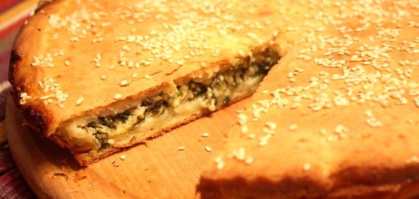 Пирог с зеленью и сыром