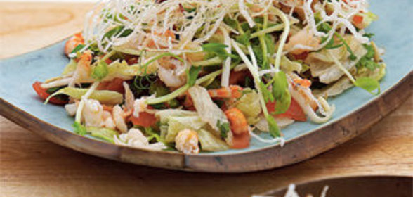 Вьетнамский крабовый салат с жареной вермишелью