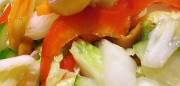 Салат из пекинской капусты с опятами в маринаде
