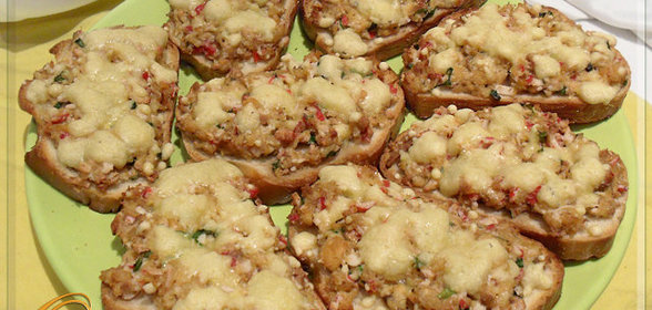 Горячие бутерброды с консервированной горбушей