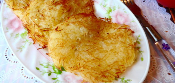 Струдель с вареньем, яблоками, изюмом
