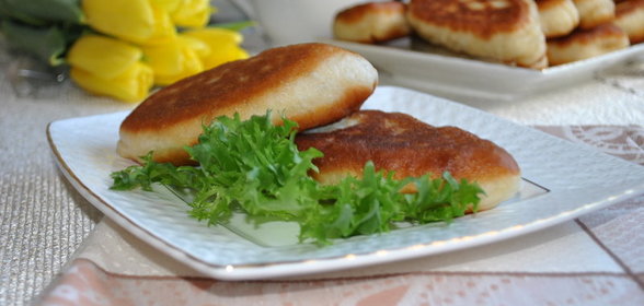 Постные пирожки с квашеной капустой и гречкой (почти как у прабабушки)