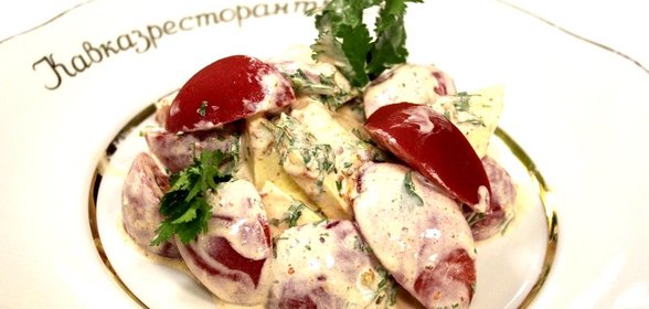 Салат из помидоров с аджикой