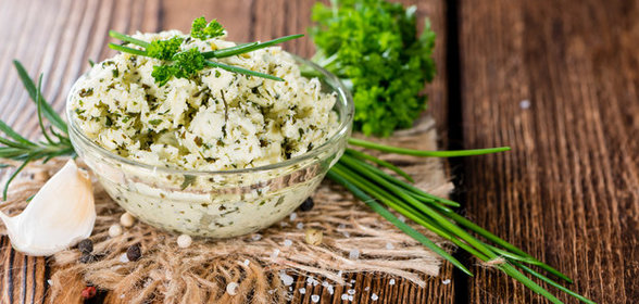 Чесночное масло с зеленью