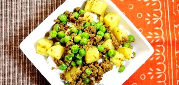Карри из говяжьего фарша с горошком