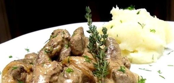 Свиная печень под сметаной