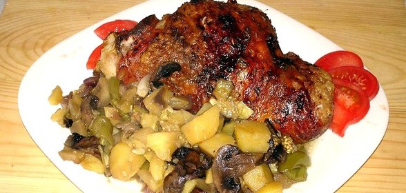 Запеченная индейка с овощами