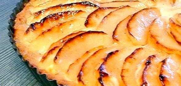 Яблочный тарт со сметаной