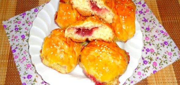 Булочки с земляничным джемом
