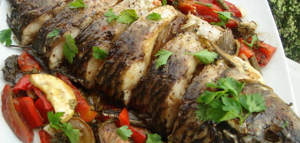 Запеченная рыба с овощами