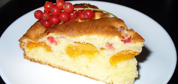Пирог Шалунья (с абрикосами и смородиной)