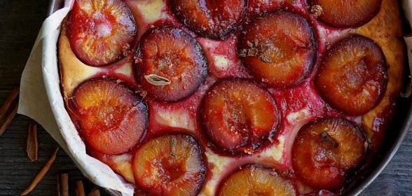 Творожный пирог/запеканка с сочными сливами