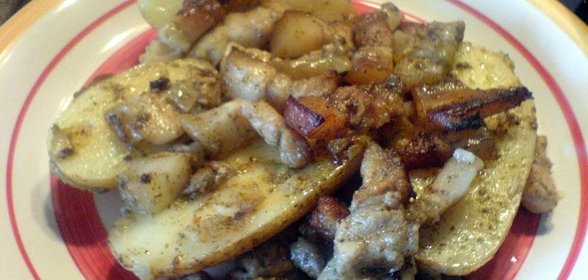 Картофель с мясом в горшке