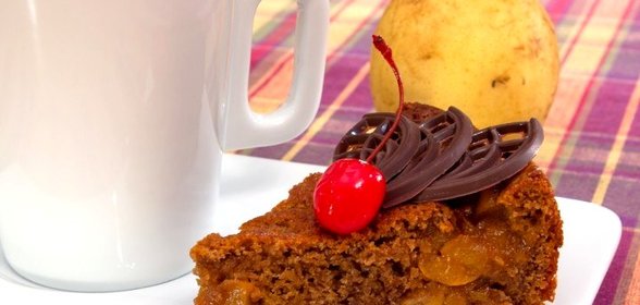 Шоколадный пирог с карамелизированными грушами