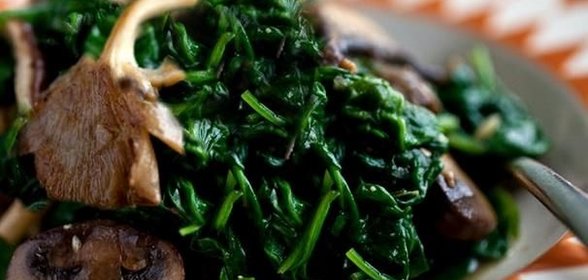 шпинат с грибами и сыром