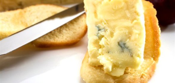 Бутерброды с голубым сыром и беконом