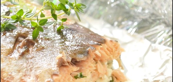 Лосось фаршированный адыгейским сыром