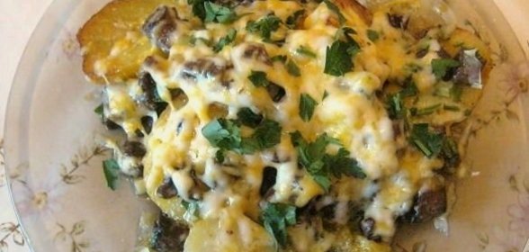 Картофель, запеченный в духовке с сыром и грибами