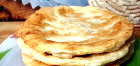 Лепёшки с сыром и зеленью и с повидлом