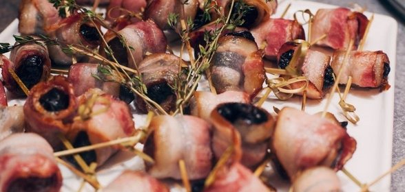 Черти на конях ~ Чернослив в беконе