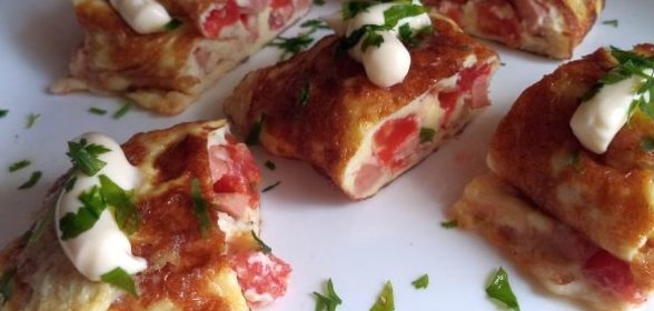 Омлет с ветчиной и помидорами