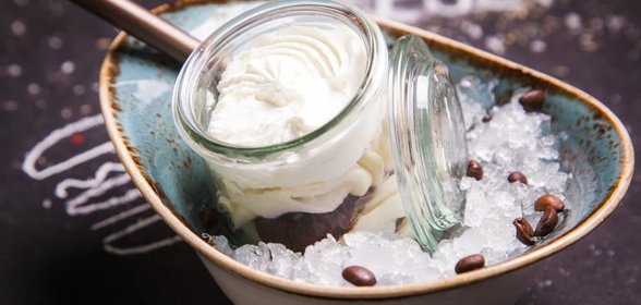 Овсяное тирамису с черничным джемом