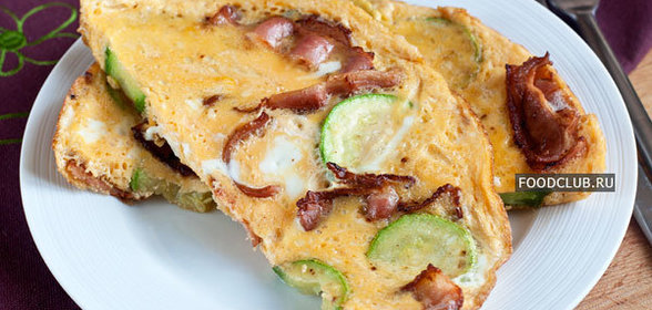 Омлет с беконом и кабачками