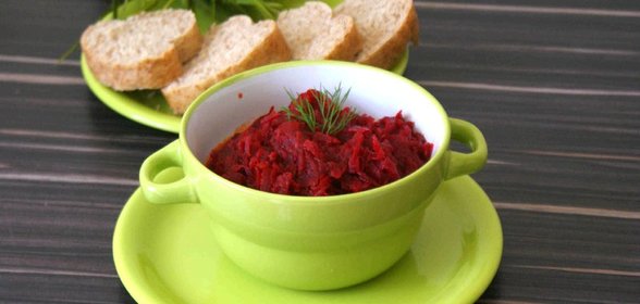 Свекла, тушенная с яблоками