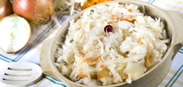 Салат из квашеной капусты