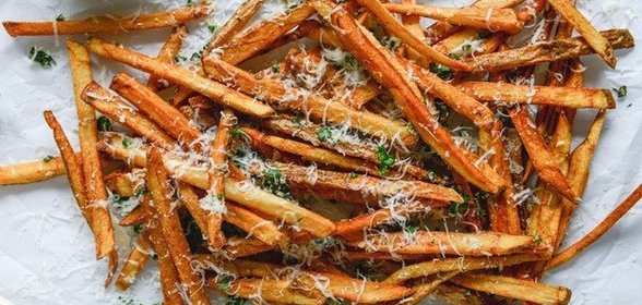 Батат с чесноком и пармезаном