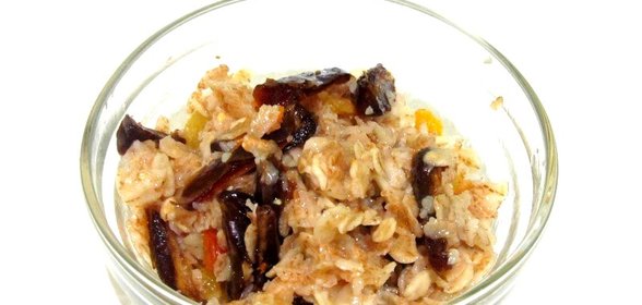 Каша овсяная с финиками