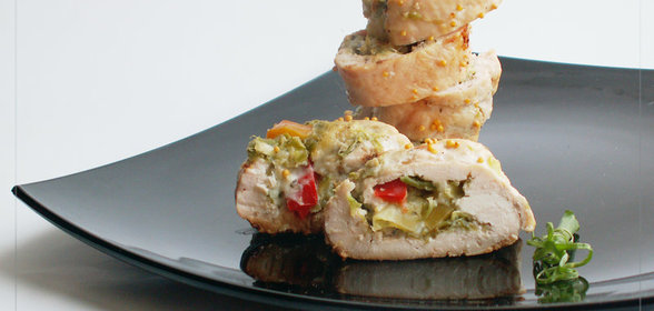 Куриный рулет с зеленой фасолью и горчицей