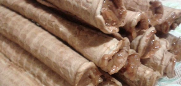 Вафельные трубочки со сгущенкой и повидлом