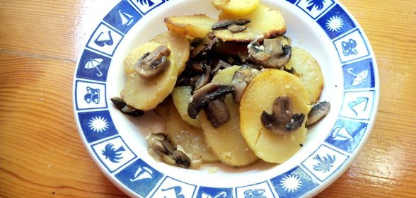 Картофель с грибами в духовке