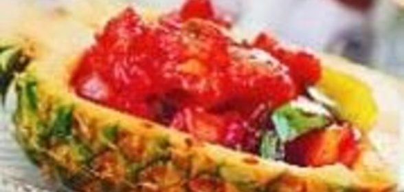 Креветки в ананасовой чаше