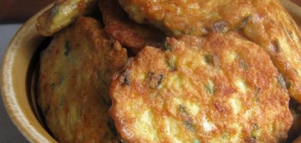 Куриные оладьи с зеленью и сыром