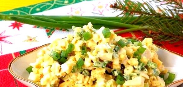 Салат из сыра с чесноком