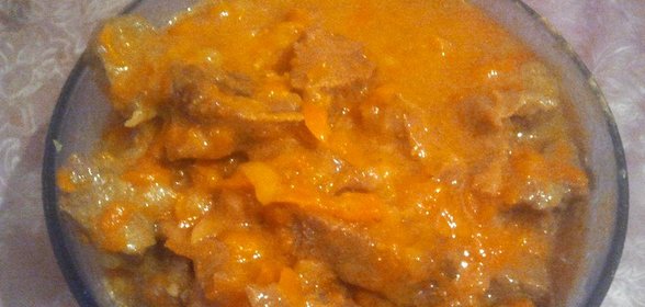 Мясной гуляш со сметаной в мультиварке