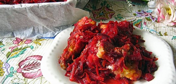 Хек под свекольным маринадом