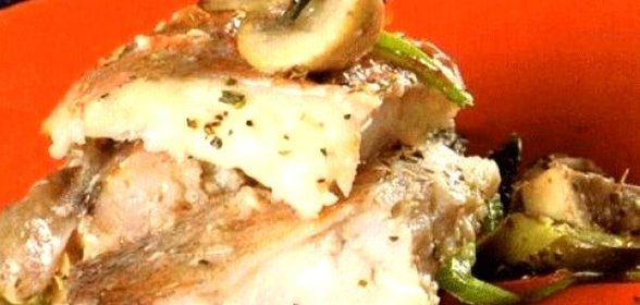 Рыба, тушеная с грибами