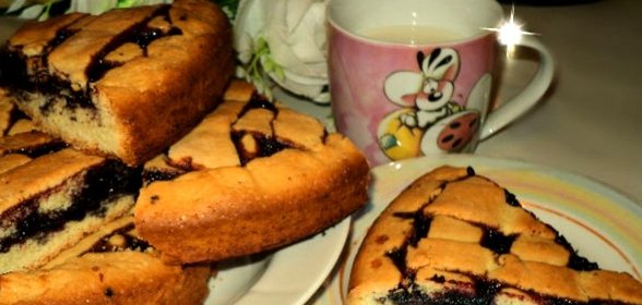 Пирог с черничным джемом