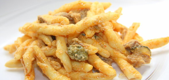 Паста Romeo на мясном бульоне с тунцом, каперсами и сливочным маслом
