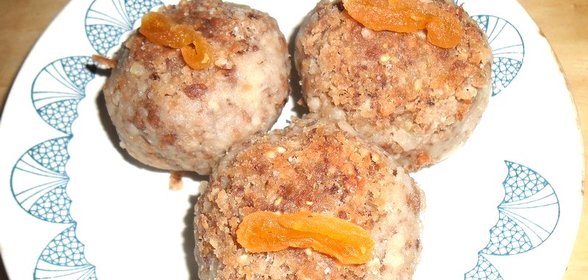 Постные гречневые шарики с курагой