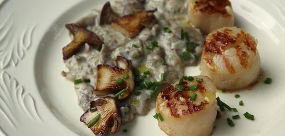 Гребешки с жареными грибами