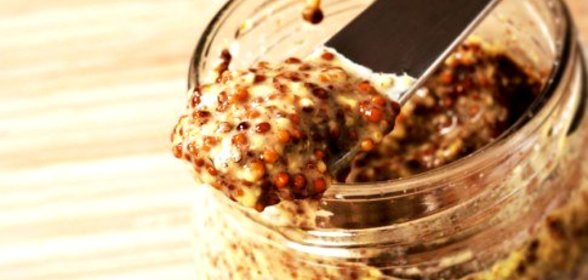 Медово-горчичная заправка с маком