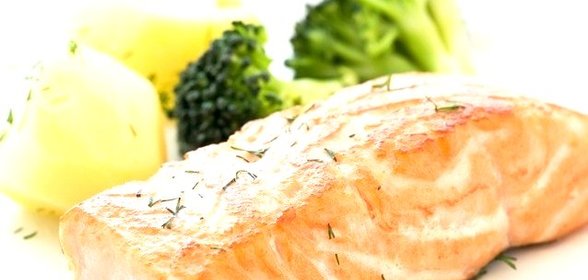 Лосось с брокколи